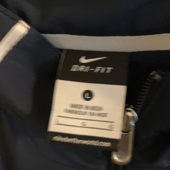 Nike Windbreaker - Picture 3 of 4